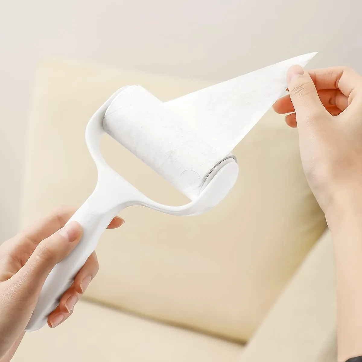 Horizontal Lint Rollers for Pet Hair Extra Sticky Lint Remover for Couch Clothes Furniture Pool Table Felt Lint Roller 1 Refillable Handle with 4 Sticky Rolls (Daisy White)
